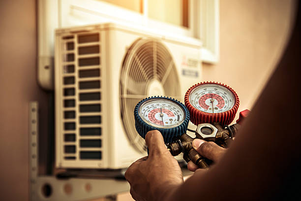 Professional Hvac Installation technician working in Riverton, IL